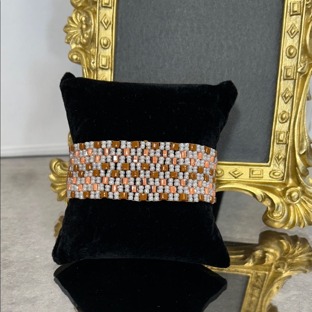 Peach and White Glass Beaded Bracelet